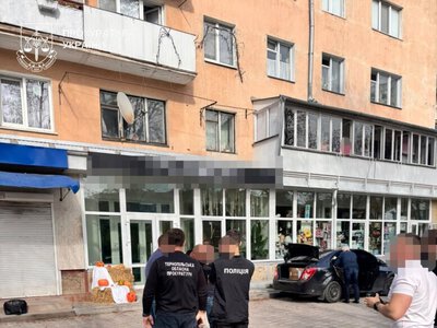 Хабар під обгорткою шоколадки: на Тернопільщині затримали високопосадовця Укртрансбезпеки