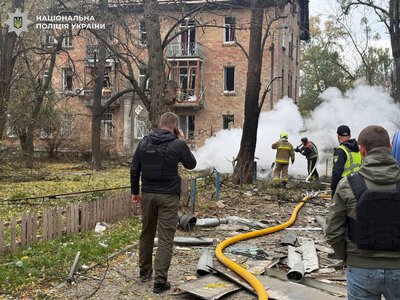 Росіяни вдарили безпілотником по Києву, є постраждалі