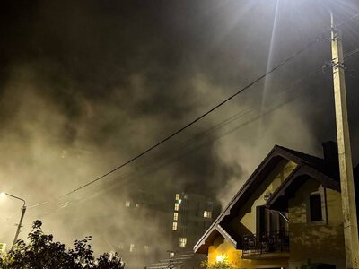 У Рівному після ворожої атаки пошкоджені два будинки