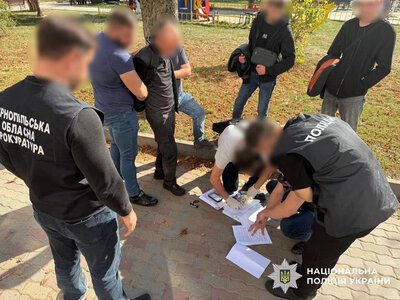 Посадовець Укртрансбезпеки за «лояльність» до перевізників вимагав оплачувати йому оренду елітної квартири
