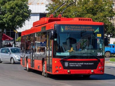 Чернівецьке тролейбусне управління шукає водіїв на зарплату 60 тис. грн