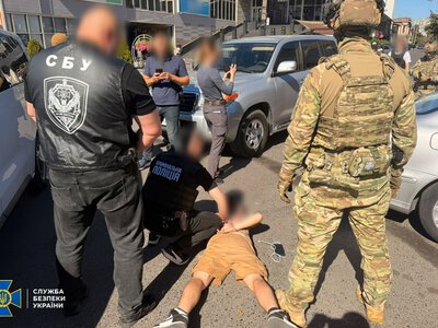 Правоохоронці заблокували ще 7 каналів підпільного збуту зброї в Україні