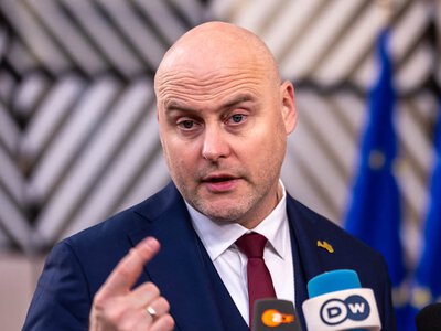«Можемо собі це дозволити». Прем'єр Латвії закликав європейців пити менше пива, щоб допомогти Україні