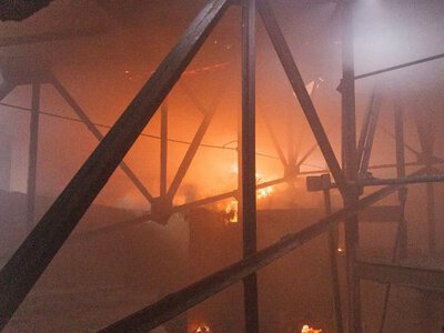 У Краматорську російський FPV-дрон викликав масштабну пожежу у будинку культури сьогодні
