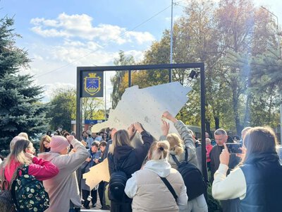 У Гостомелі відкрили Стелу Надії для родин зниклих безвісти воїнів
