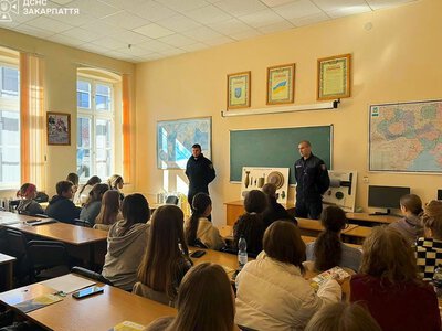 Ужгородських студентів-музикантів навчали, як діяти при виявленні небезпечних знахідок: про що попередили рятувальники