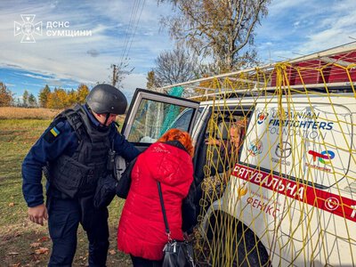 З прикордоння Шосткинського району рятувальники евакуювали двох жінок