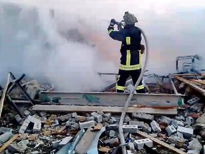 Росіяни двічі вдарили по складській будівлі в Святошинському районі Києва