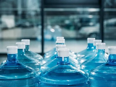 Зникла вода після обстрілу чи блекауту: як знайти безпечне джерело та правильно зберігати запаси
