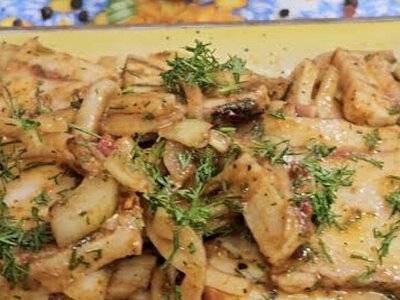 Сало по-мисливськи в банці: цибуля, оцет і спеції — закуска, яку варто приготувати до картоплі