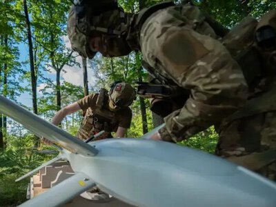 Україна готує масштабнішу кампанію проти російських аеропортів із використанням дронів зі ШІ — The Atlantic