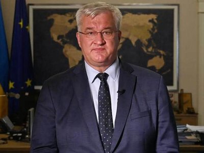 Сибіга анонсував термінові пакети військової допомоги Україні від п’яти країн, включаючи зброю та освітлення для потреб ЗСУ.