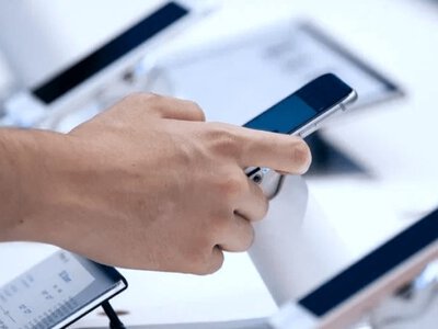Смартфони дорожчають через штучний інтелект: світові поставки обвалилися на 22%
