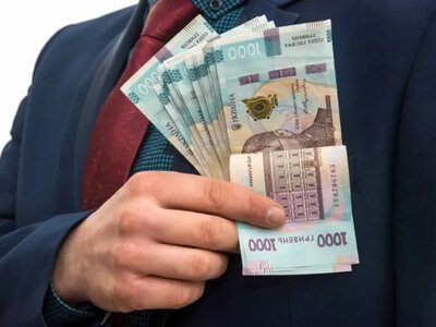 Оклад — лише частина: звідки у чиновників такі доплати