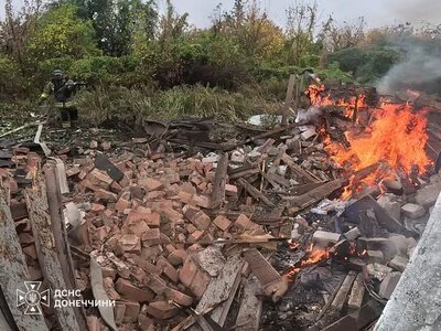 У Слов'янську рятувальники загасили пожежу в господарській будівлі приватного сектора