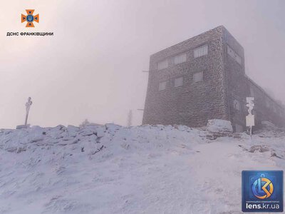 Сніг у Карпатах: на вершині Піп Іван мороз сягнув -5°C