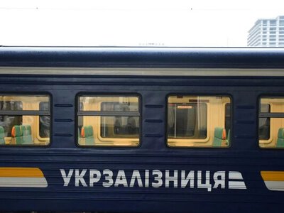 Приміські поїзди в Україні затримуються майже на шість годин через збої руху