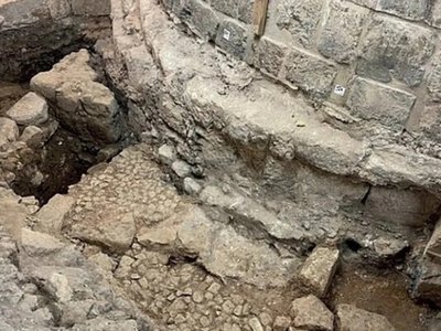 В Єрусалимі знайшли стародавню дорогу, якою Ісус міг іти на Голгофу — Daily Mail