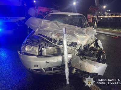 Моторошна аварія на Бандери: у Тернополі Audi врізалося в тягач