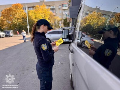 На Закарпатті патрульні поліцейські зупинили всі автівки підряд - подробиці