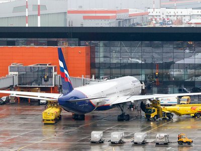 Внаслідок дій українських безпілотників скасовано понад 200 рейсів у московському повітряному просторі.