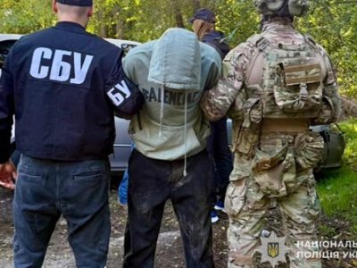 У Дніпрі поліцейські спільно з СБУ викрили чоловіка, причетного до незаконного збуту зброї та боєприпасів
