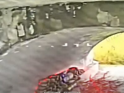 Філігранно: оператори 92 ошбр одним FPV-дроном рознесли міст, під яким росіяни сховали склад снарядів