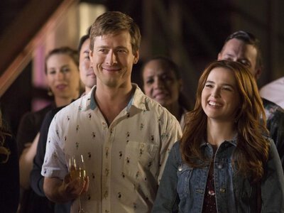 Ідеально для вечора п'ятниці: 4 легкі романтичні фільми Netflix для перегляду вдвох