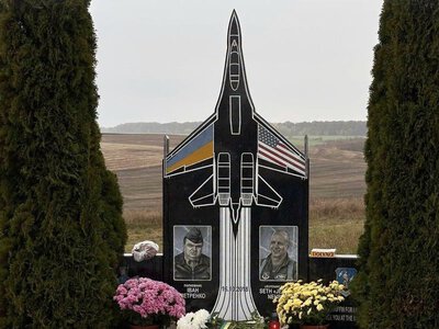 У роковини авіакатастрофи біля Уланова вшанували памʼять пілотів