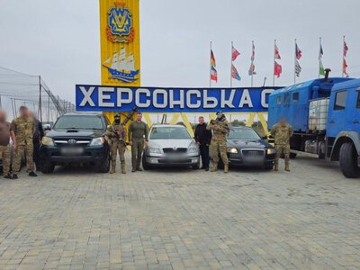Військові на Херсонщині отримали автомобілі від партнерів із Литви