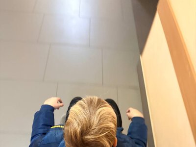 «Довелося нести дитину сходами»: у Кременчуці мати поскаржилася на проблеми з безбар’єрним доступом до цифрового рентгену в дитячій лікарні