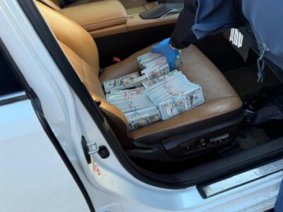 ДБР викрило адвоката, який обіцяв клієнтці за 315 тисяч доларів закрити проти неї кримінал