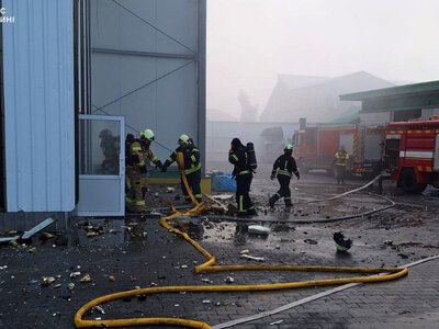 РФ атакувала захід України: у Рівному постраждав ліцей, у Ковелі горять вантажівки