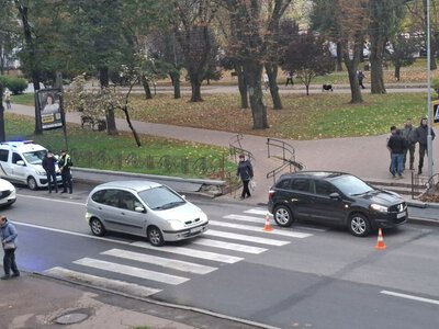У центрі Чернігова позашляховик збив пішохода: потерпілого ушпиталили