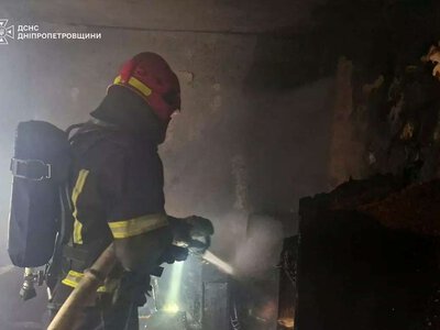 У центрі Дніпра сталася смертельна пожежа: рятувальники знайшли чоловіка без свідомості