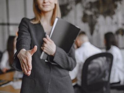 Дефіцит персоналу та небезпека: бізнес назвав основні перешкоди для діяльності під час війни
