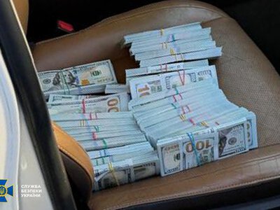 СБУ та ДБР затримали адвоката, який за 315 тисяч доларів США обіцяв фігурантці «закрити» кримінальне провадження, у якому вона фігурує