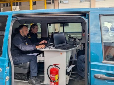 Перший в Україні автономний мобільний митний пункт протестували на Закарпатті (ФОТО)