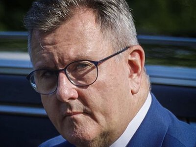 Колишній лідер партії Північної Ірландії засуджений до 15 років позбавлення волі за сексуальне насильство над дітьми (ВІДЕО)
