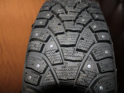 В Україні водіїв насправді не штрафують за літню гуму взимку але є один нюанс