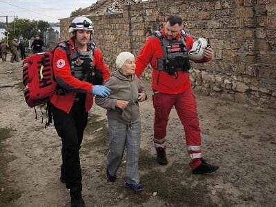 У Червоному Хресті показали, як допомагали постраждалим після атаки дронів на Миколаїв (фото)