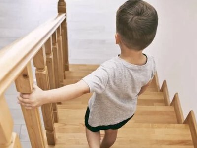 На Тячівщині 2-річна дитина впала зі сходів із висоти трьох метрів