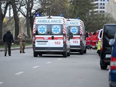 Удар РФ по Херсону: загинув водій швидкої, серед поранених — немовля