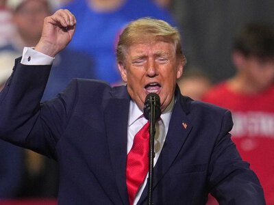 Трамп призупинив дію нових мит проти РФ: що це означає для України