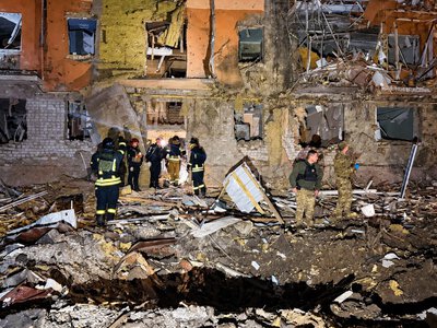 Росіяни атакували Запоріжжя балістикою: Ракети рознесли кілька багатоповерхівок