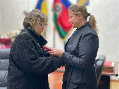 Тричі був важко поранений і вісім місяців боровся за життя: родині військового з Черкащини передали орден