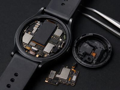 Фотограф CNET показав процес зйомки макрокадрів Pixel Watch 4