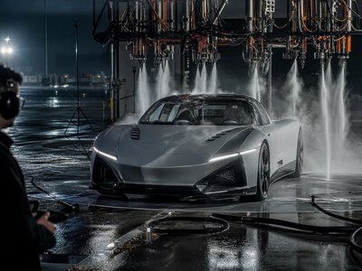 Tesla представила Roadster із холодногазовими рушіями для коротких польотів