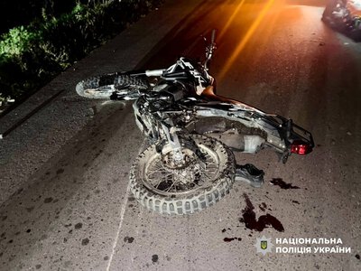 На Дубровиччині зіткнулися автомобіль і мотоцикл, двоє людей у лікарні