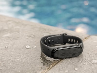 Google Fitbit Air не є водонепроникним але придатний для плавання